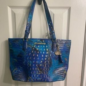 Alligator blue,teal,gold Brahmin pocketbook, never used, zipper closer